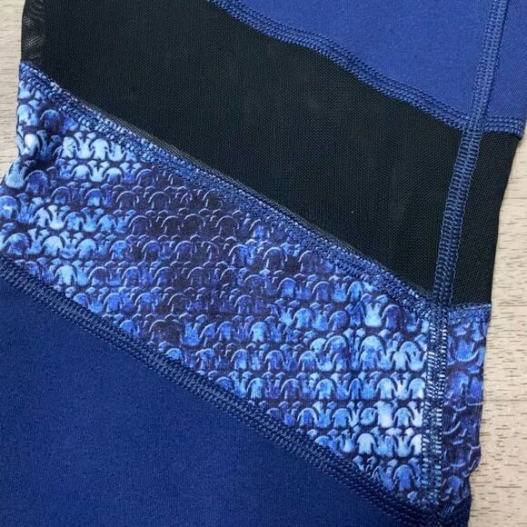 Her Universe Superman Print Mesh Inset Capris by DC Comics, Juniors' Medium - Picture 9 of 12